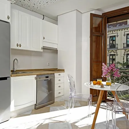Chezmoihomes Premium 3br Superb Location Apartment Granada